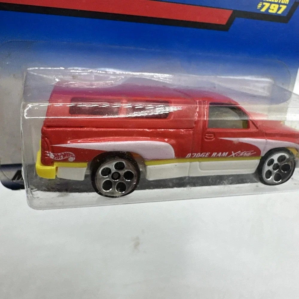 Hot Wheels Collector #797 DODGE‎ Ram 1500 Red/White w/Chrome 1998